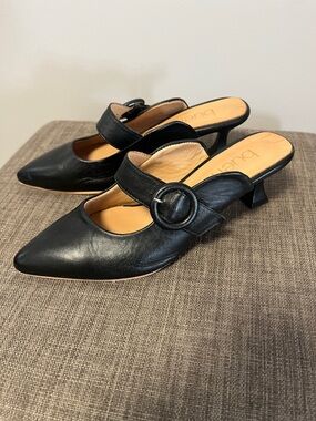 Bueno Black Leather Pointed-Toe Mary Jane Heels 37